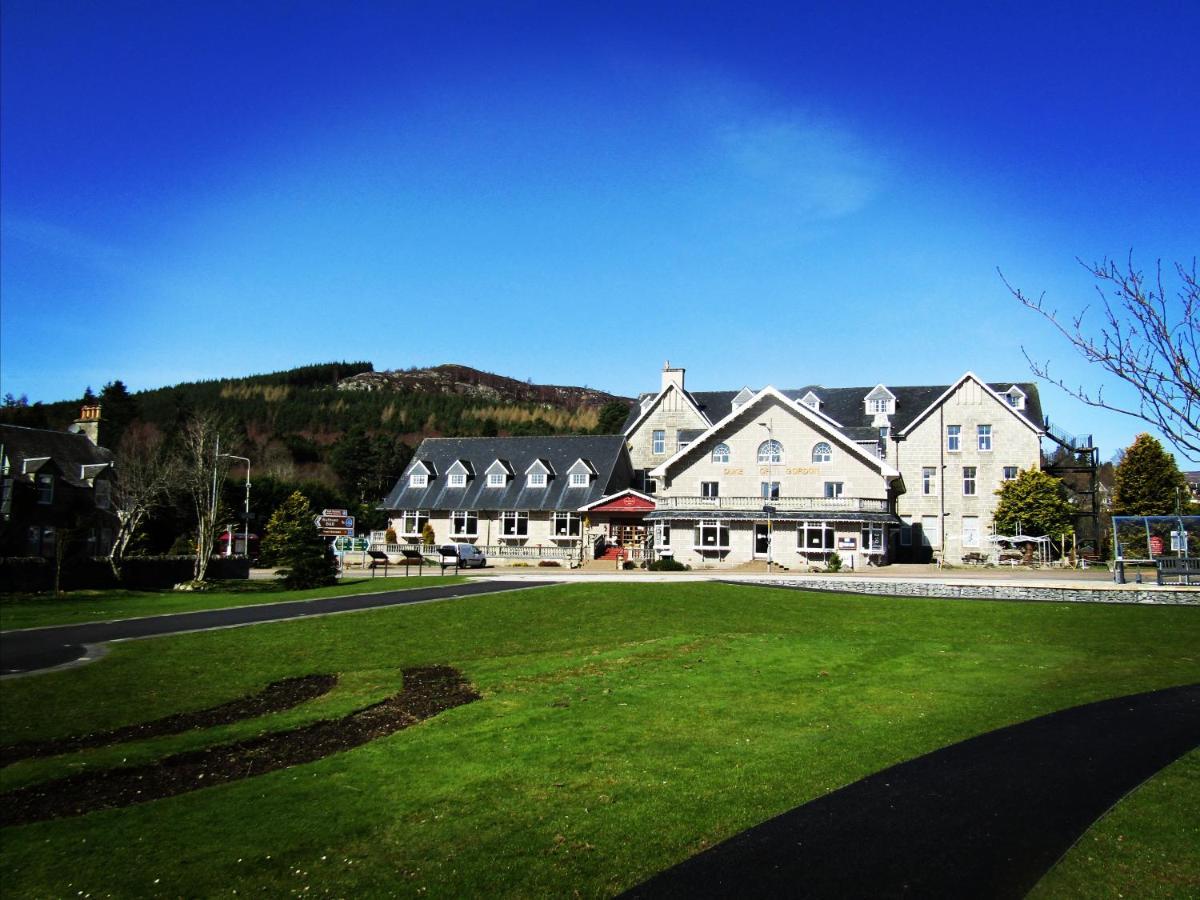 Duke Of Gordon Hotel Kingussie Extérieur photo