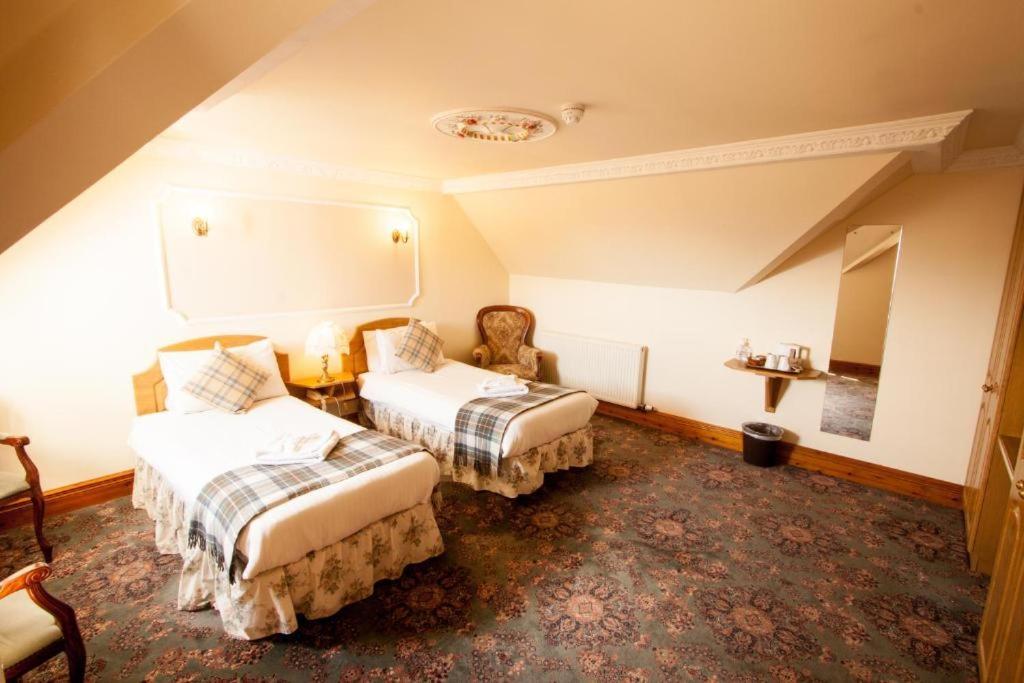 Duke Of Gordon Hotel Kingussie Extérieur photo
