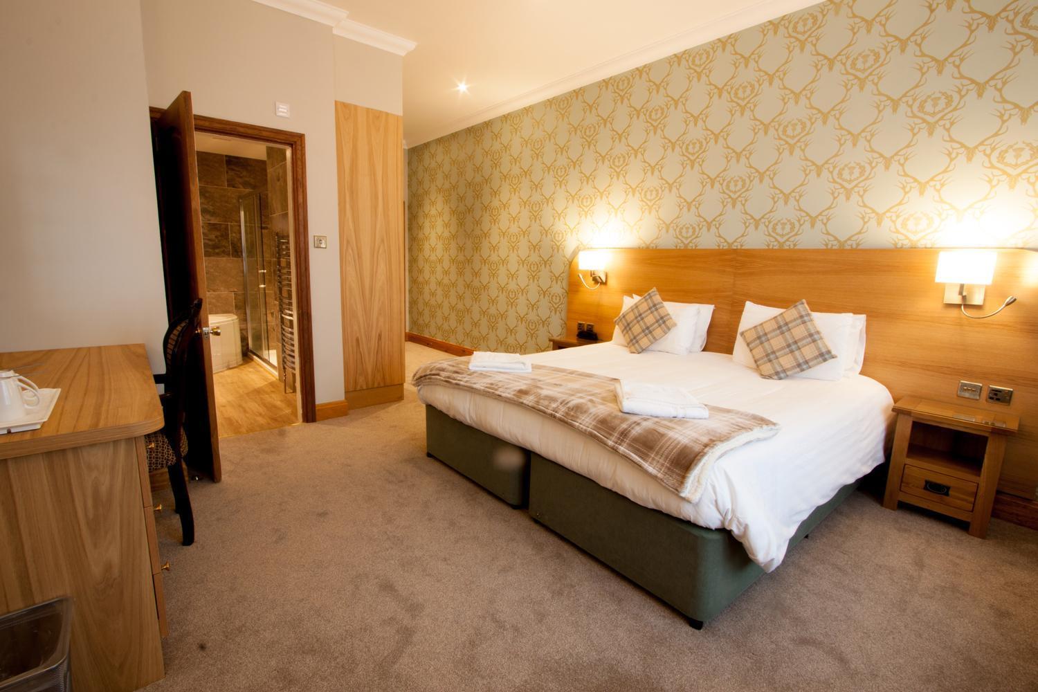 Duke Of Gordon Hotel Kingussie Extérieur photo