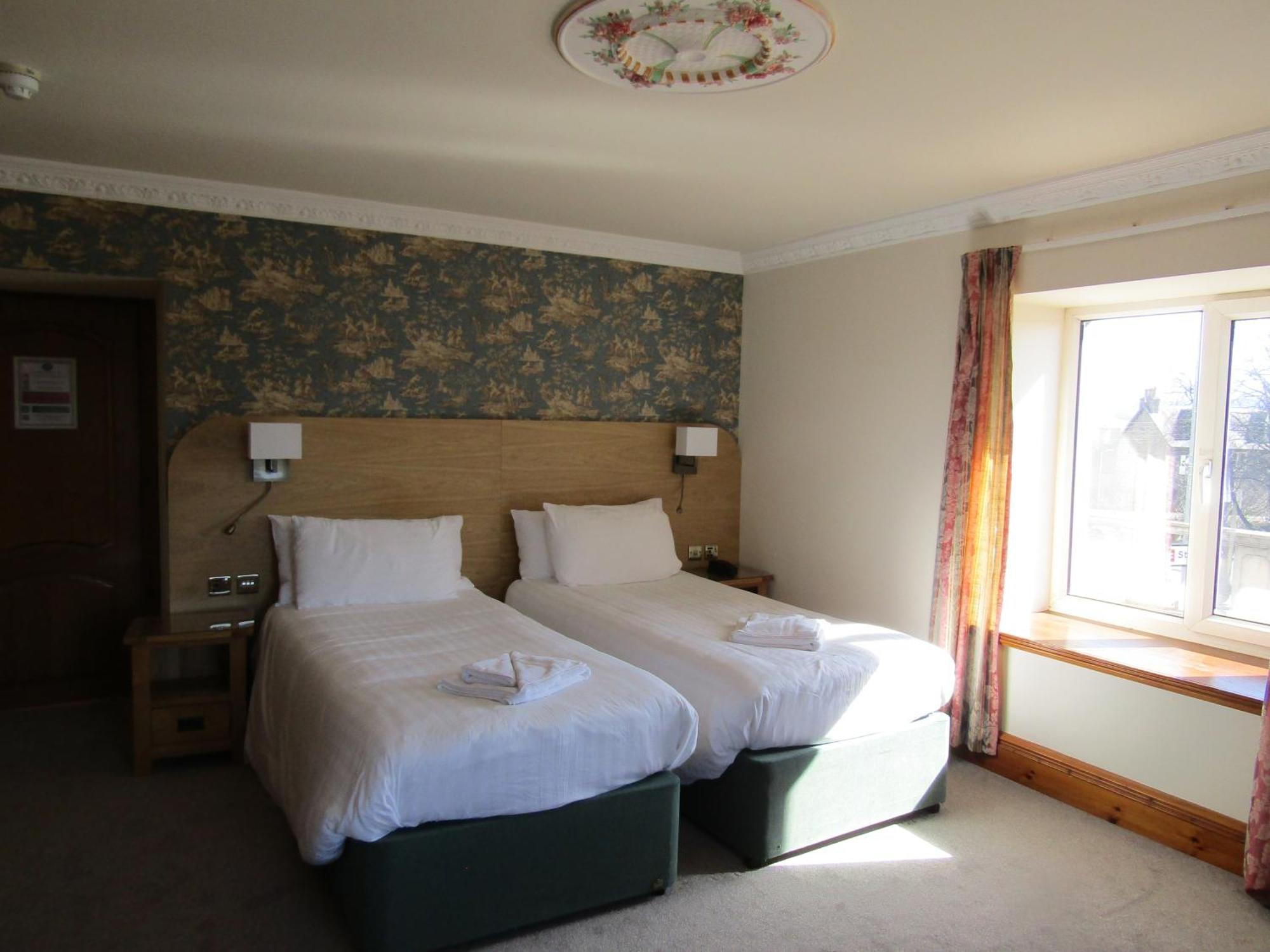 Duke Of Gordon Hotel Kingussie Extérieur photo