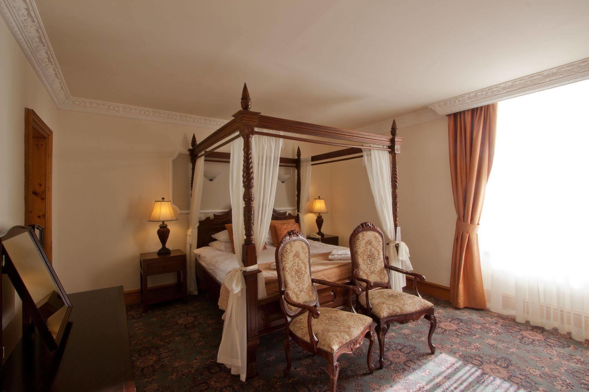 Duke Of Gordon Hotel Kingussie Extérieur photo