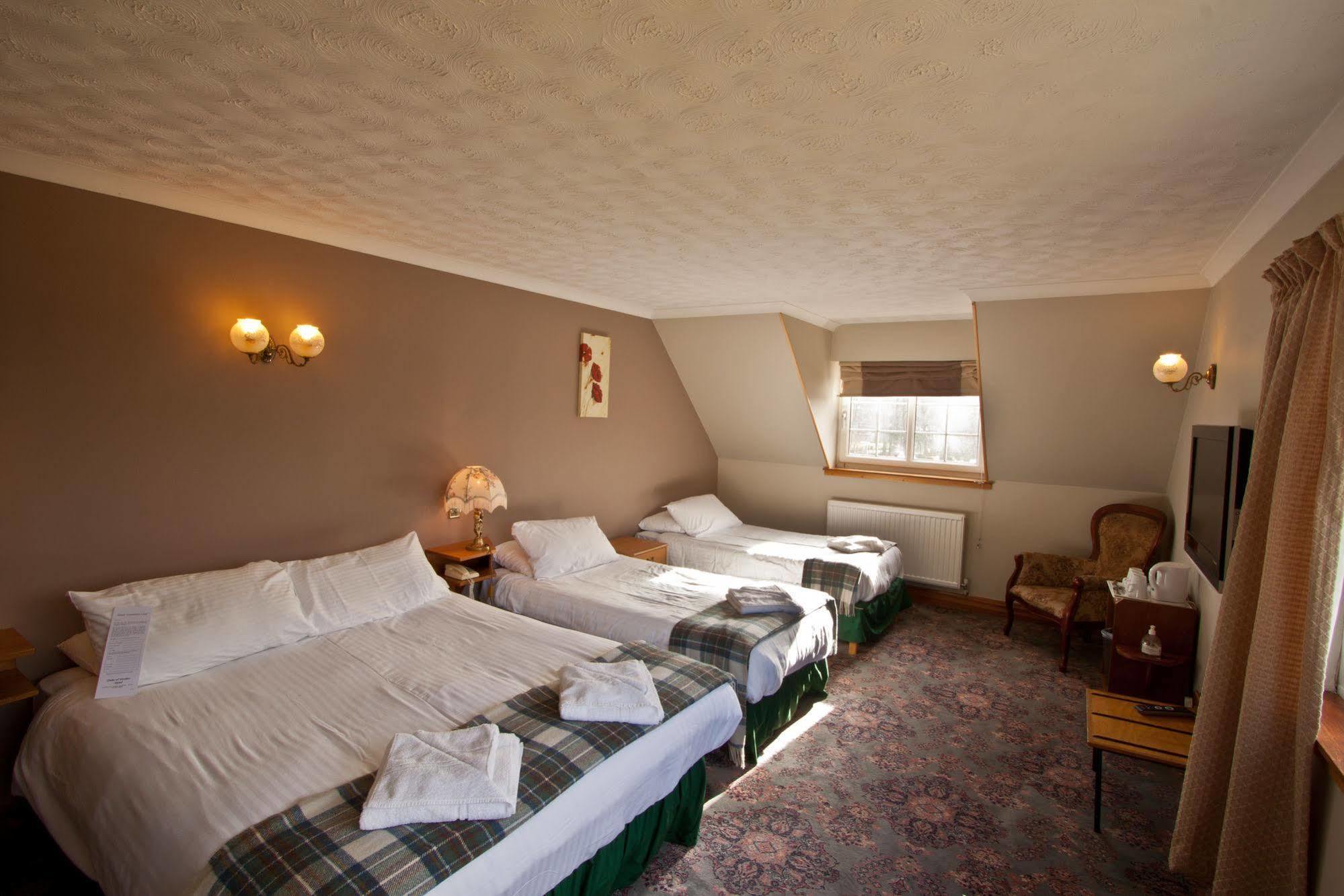 Duke Of Gordon Hotel Kingussie Extérieur photo