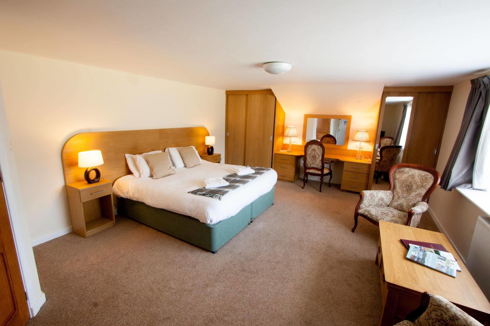 Duke Of Gordon Hotel Kingussie Extérieur photo