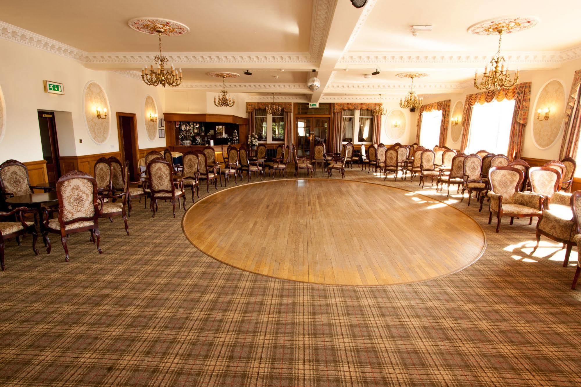 Duke Of Gordon Hotel Kingussie Extérieur photo