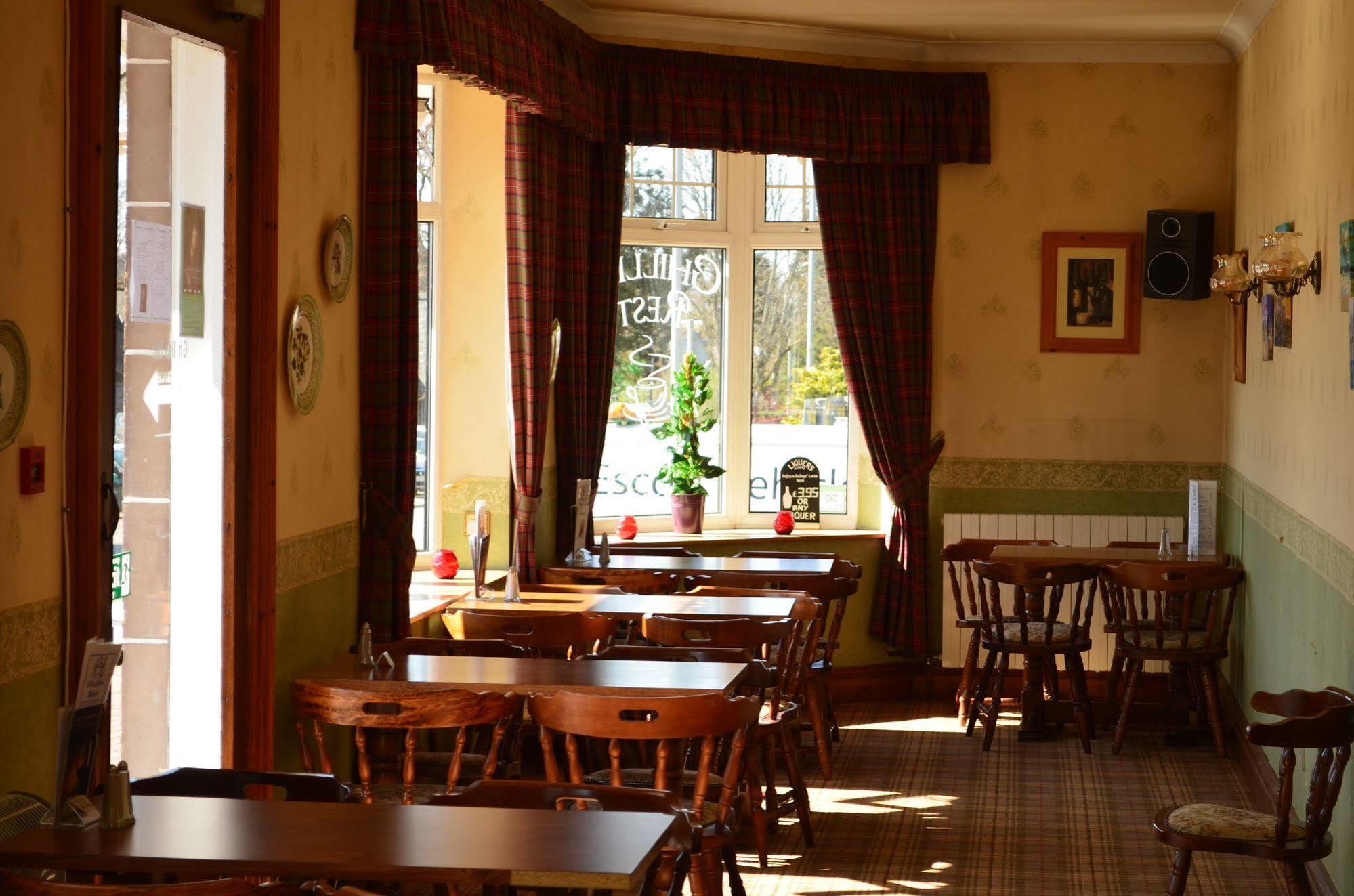 Duke Of Gordon Hotel Kingussie Extérieur photo
