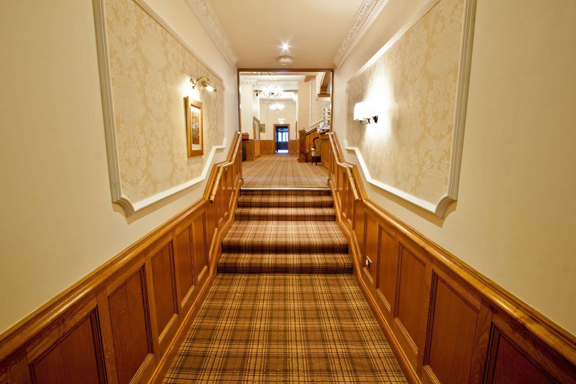Duke Of Gordon Hotel Kingussie Extérieur photo
